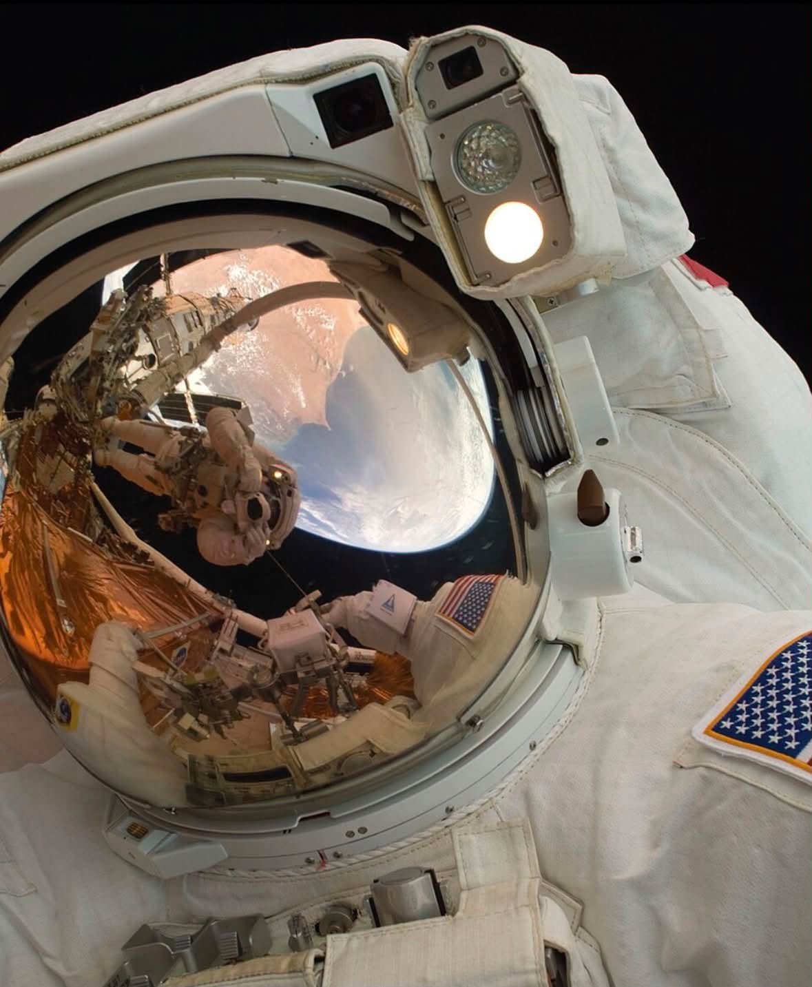 Si te quitas el casco en el espacio, no vas a explotar como en las películas de ciencia ficción