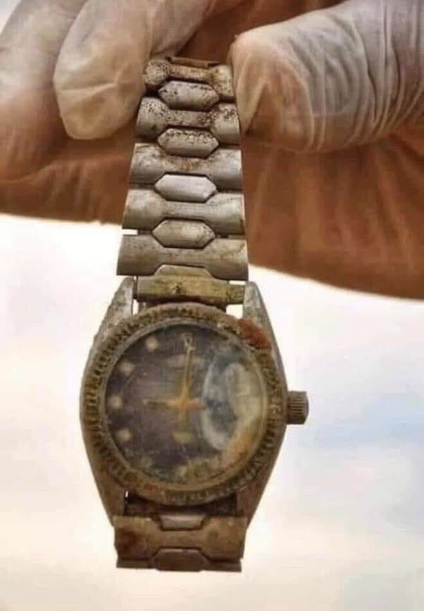 Un padre en su lecho de muerte le entrega un reloj a su hijo: “Tu abuelo me regaló este reloj; tiene más de 200 años