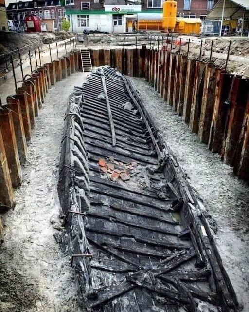 El barco romano conocido como De Meern 1 fue descubierto en 2026 en Veldhuizen, Países Bajos