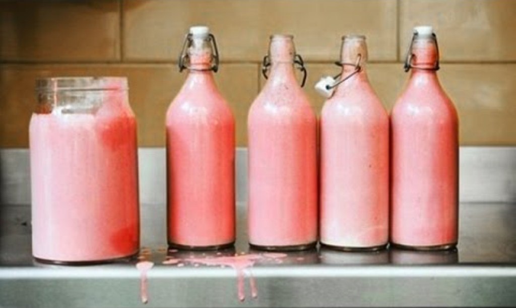 🥛 ¿Sabías que la leche de hipopótamo es de color rosa?