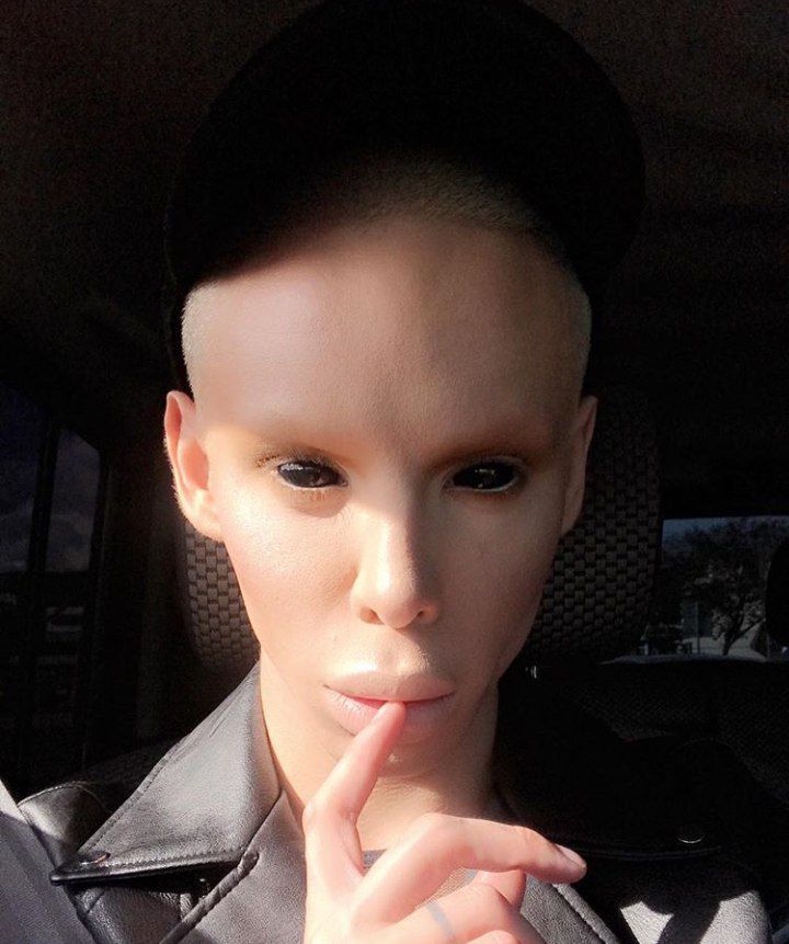¡Se ha operado más de 100 veces para parecer un alienígena!