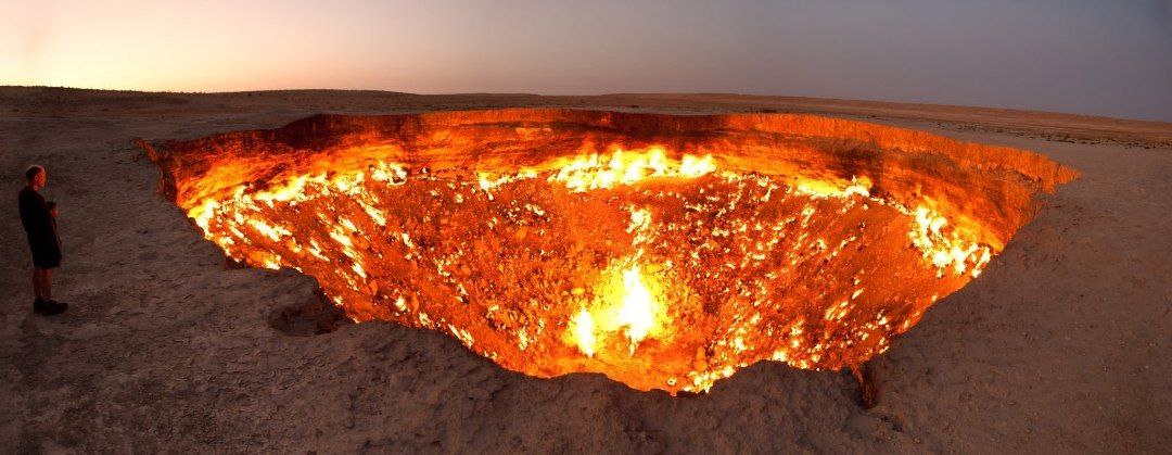El pozo de Darvaza: la puerta del infierno que arde desde 1971 en Turkmenistán
