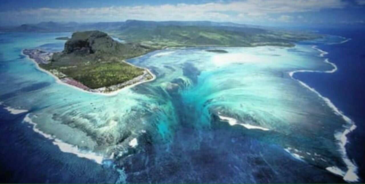 El misterioso fenómeno óptico que crea una cascada submarina en el Índico