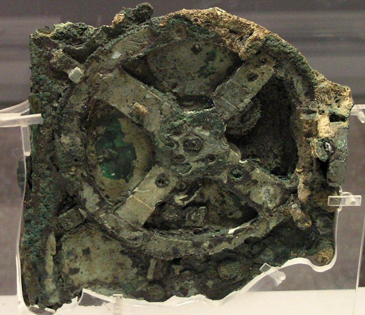 El Mecanismo de Anticitera: La Asombrosa Computadora de la Antigua Grecia