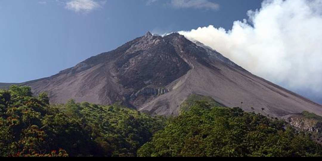 Monte Merapi: el volcán más activo de Indonesia en 70 erupciones desde 1548