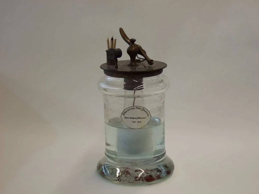 El encendedor se inventó antes que el fósforo: la increíble historia del mechero de Döbereiner