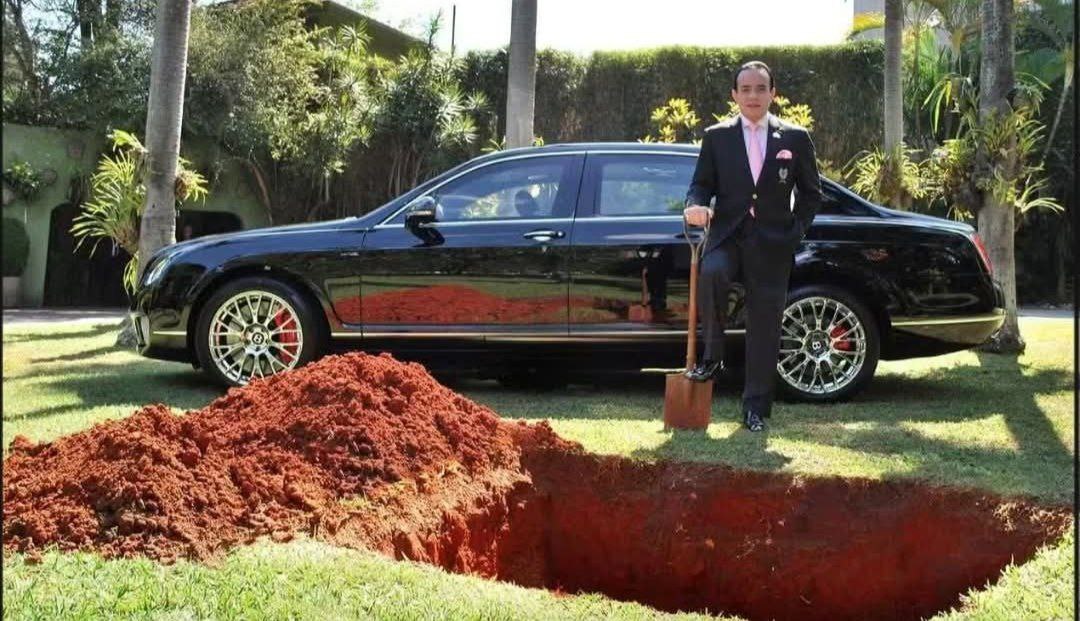Millonario 'entierra' su Bentley como truco para promover la donación de órganos