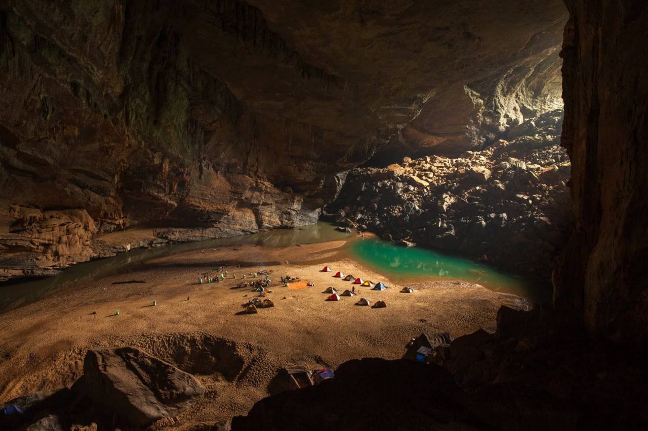 Son Doong: la cueva más grande del mundo con ríos, árboles y nubes bajo tierra