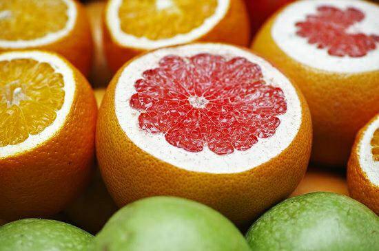 Toronjas: 92% Agua, la Fruta Más Hidratante que Combate la Deshidratación