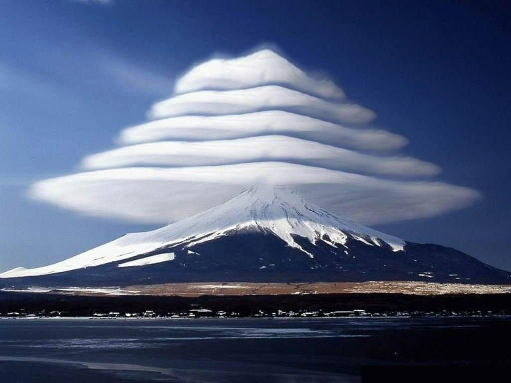 Nubes lenticulares: el misterioso fenómeno que desafía el viento