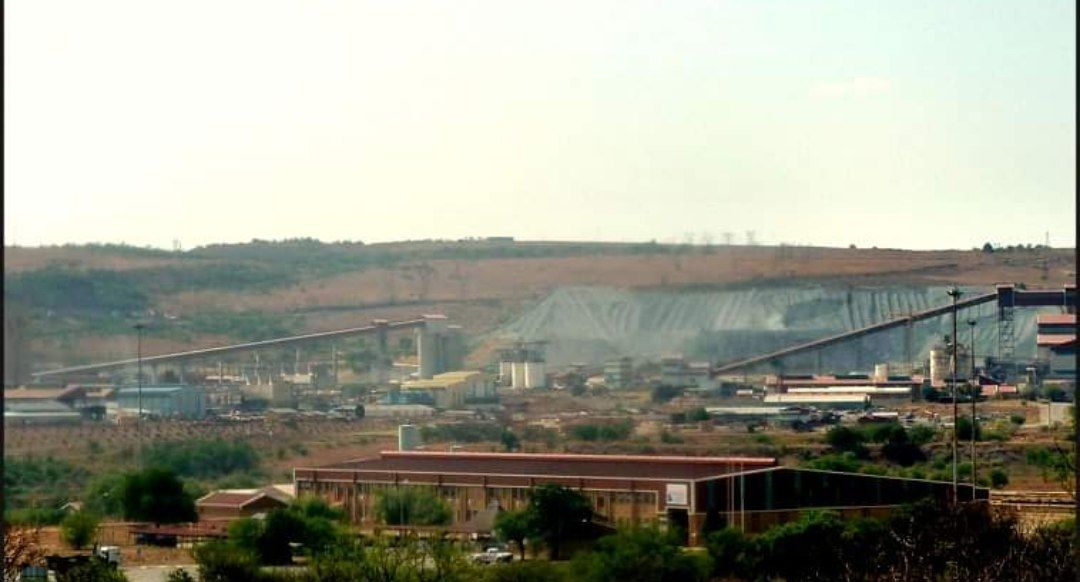 Mponeng: la mina más profunda del mundo, donde los mineros ilegales se convierten en 'fantasmas'