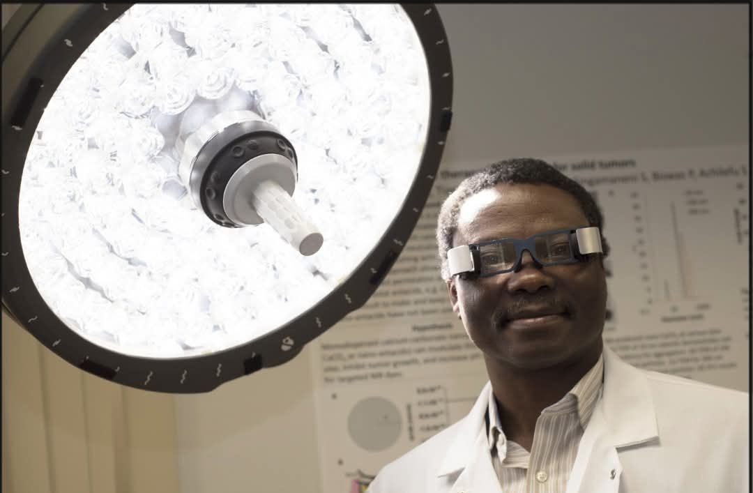 Científico nigeriano crea gafas que detectan células cancerosas con precisión