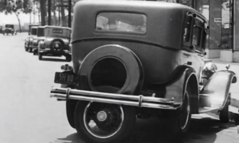 Coches con auto estacionamiento en los años 30: la quinta rueda que lo hacía posible