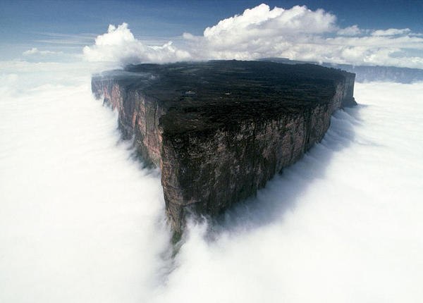 Monte Roraima: El Gigante Tabular que Toca el Cielo en Sudamérica